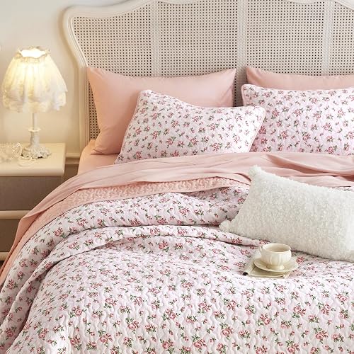 Wake In Cloud Coquette Rose Quilt Set