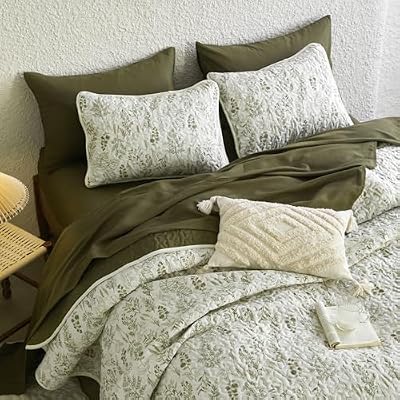 Coquette Botanical Quilt Set