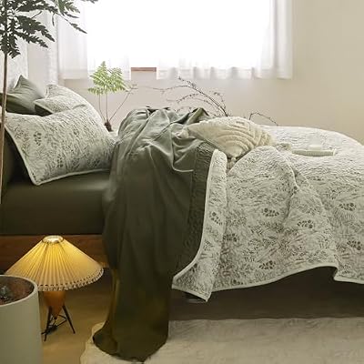 Coquette Botanical Quilt Set - view 4
