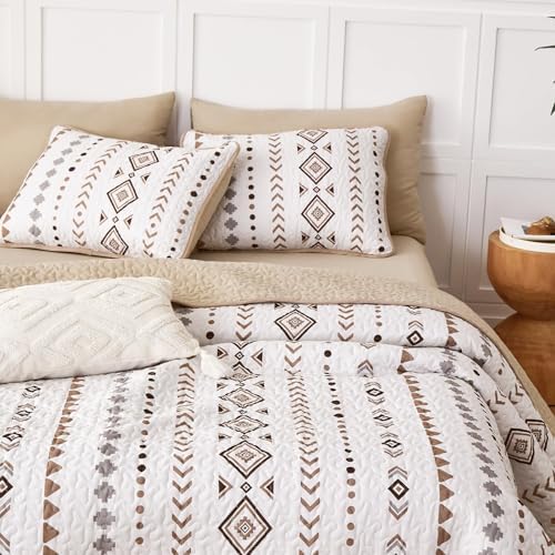 Wake In Cloud Taupe Western Aztec Quilt Set